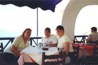 Fira (Santorini) Greece, Having lunch with Renata and Kate at one of the restaurants by the water